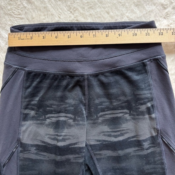 Athleta Capris Size XS Waist band Yoga Leg Opening Black and Gray - Picture 6 of 11